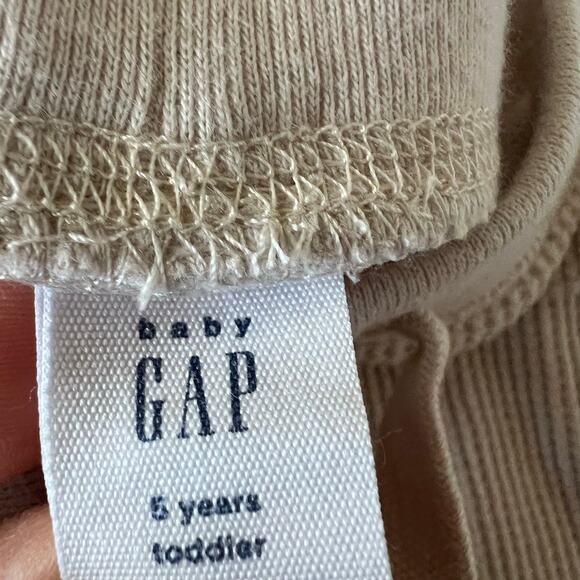 Gap pants & Cat & Jack top - Picture 7 of 9